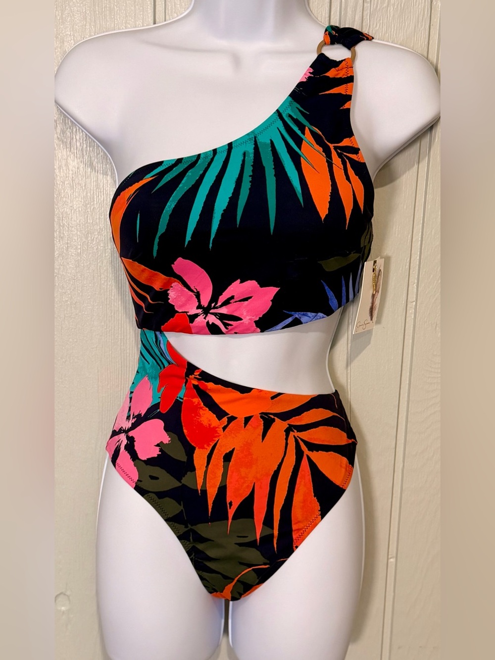 NWT. Jessica Simpson Island Paradise Cut-Out One-Piece Swimsuit